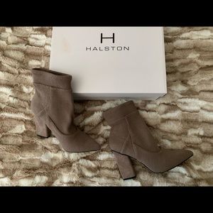 H Halston Evelyn Ribbed Sock Bootie Size 6